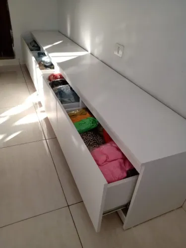 2 Racks/Gaveteiros Brancos com 4 Gavetas cada - Moderna e Espaçosa