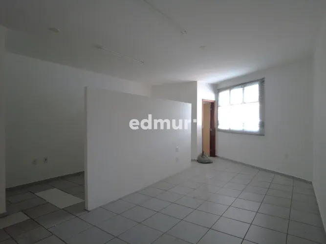 SALA para ALUGUEL com 40m² no bairro Santa Terezinha com 0 quartos e 0 vagas. Santo André,