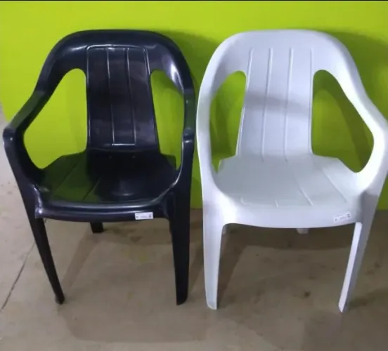 Cadeira Plástica com Braço para Comercio
