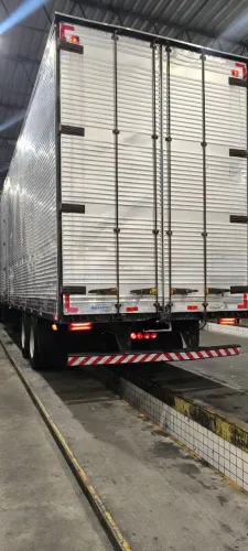 Vendo ou Troco por Carreta Baú Reta 