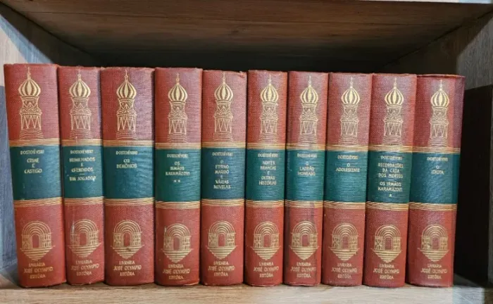 Obras de Dostoiévski - Coleção com 10 livros, publicada em 1957.