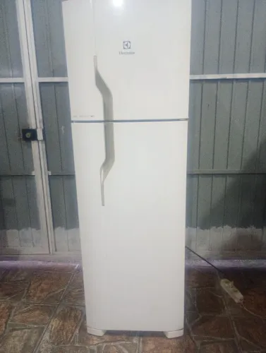 Geladeira Eletrolux Frost Free 