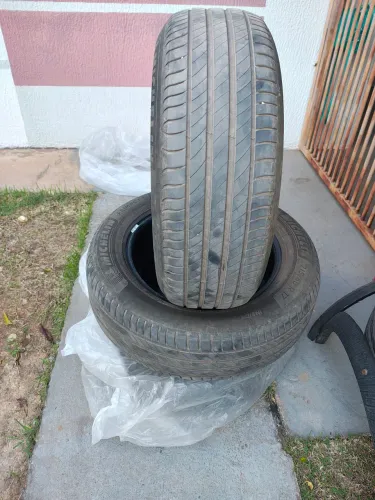 Pneu 215/60R17 Michelin Primacy 4