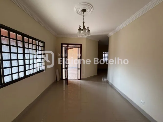 Casa residencial para aluguel no Bairro Santa Mônica, em Uberlândia