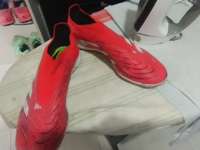 Chuteira 43 usei só uma vez 