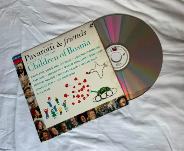 LaserDisc "Pavarotti & Friends ? Together for the Children of Bosnia" (1996, London Record
