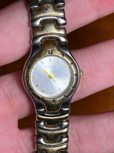 Relógio Feminino Vintage Guess Japonês ORIGINAL - EM ÓTIMO ESTADO - RELÍQUIA