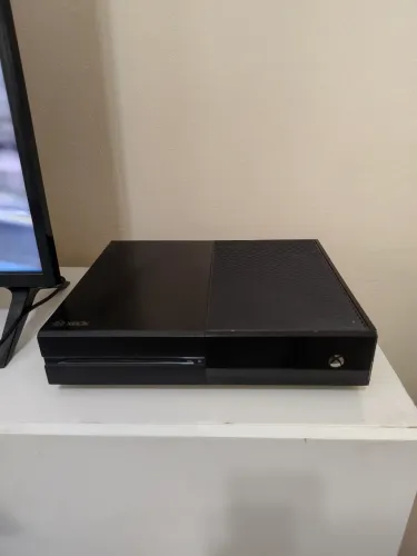 Xbox One fat 1Tb com 2 controles