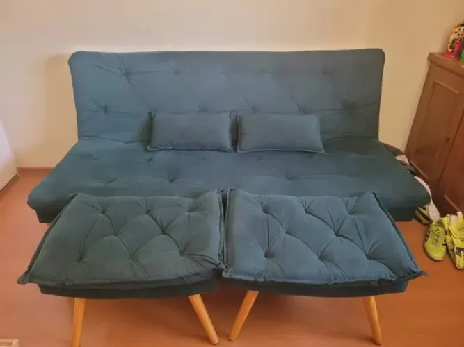 Sofa Cama 3 Lugares + 2 Banquetas + 2 Almofadas