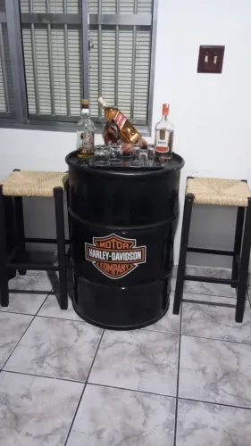 Desapego tambor estilizado, vai 2 banquetas de brinde R$ 199,99