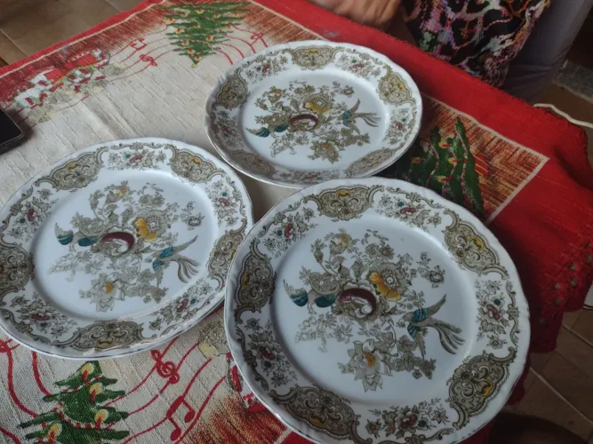 Pratos decorativos de porcelana Steatita Brasil. Três unidades retro para colecionadores.