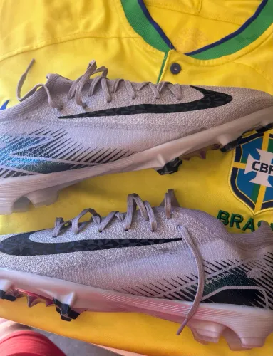 Chuteira de Trava Nike Mercurial Vapor 15 Elite Nº 42/43 + Meia Brinde