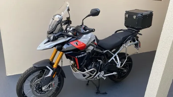Triumph Adventurer 900 2026