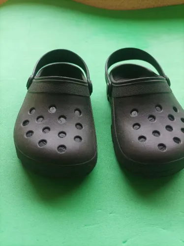Crocs infantil - Tamanho 25/26 - Preta