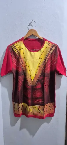 CAMISETA MALHA SUPER HERÓI SHAZAM! R$35,00 REAIS 