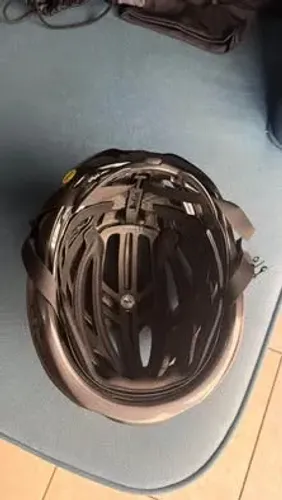 Capacete Giro com MIPS - Ciclismo Speed / Estrada ? R$ 450