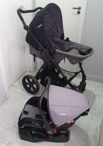 Carrinho e bebê conforto Kiddo