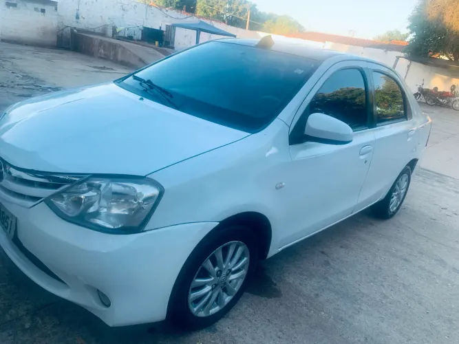 Toyota Etios XLS Sedan 1.5 Flex 16V 4P Mec. 2014