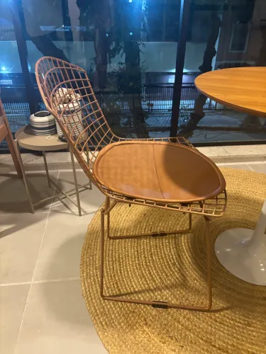 Cadeira estilo Bertoia