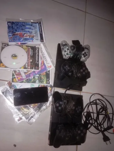PS2 usado com jgs e vários controles, celular A10 usado em condições. Aceito propostas.