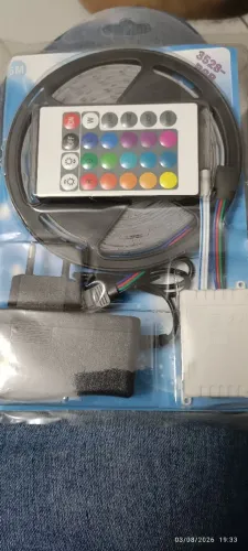 Fita de LED com 5m , controle remoto e fonte