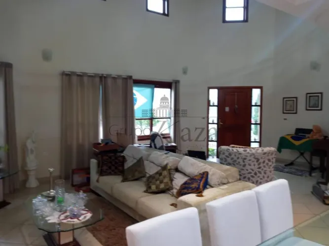 Casa Condomínio - Condomínio Esplanada do Sol - 4 Dormitórios - 213m².