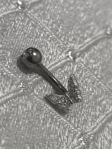 Piercing de umbigo de borboleta cravejada de prata e haste de aço inoxidável