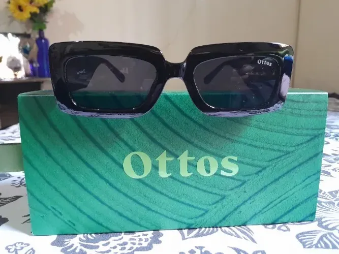 Vendo óculos preto novo na caixa da marca OTTOS.