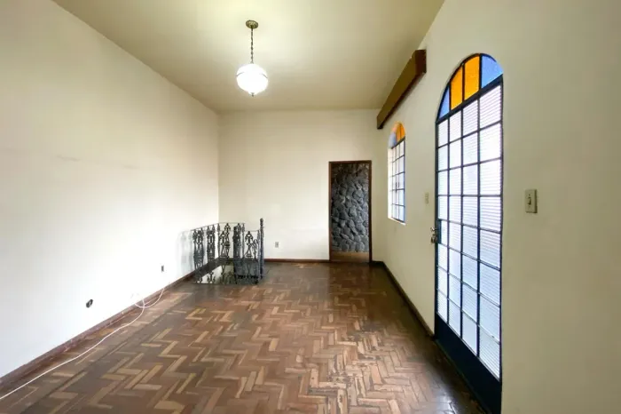 Casa à Venda - Santa Efigênia, 5 Quartos, 900 m2
