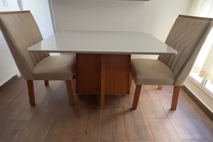 Mesa de Jantar 4 Lugares - Em Madeira