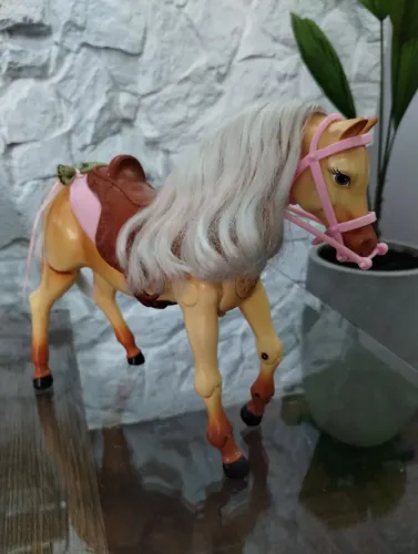 Barbie - Cavalo Horse Tawny (Caminha e Relincha)