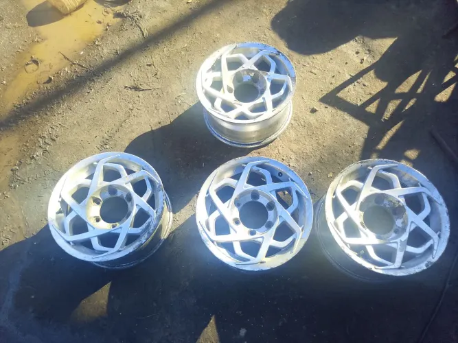 Jogo de rodas  liga leve Mitsubishi L200 Suzuki jimny jeep troller 15"  6 furos.