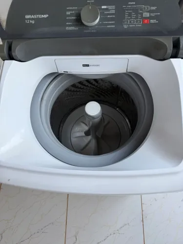 Vendo essa máquina de lavar de 12 kg funcionando perfeitamente