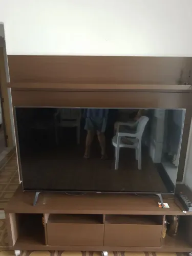 Vendo rack com painel todo em madeira da lar t