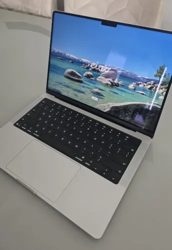 Macbook M5 Pro Silver 14" 24GB RAM 1TB SSD