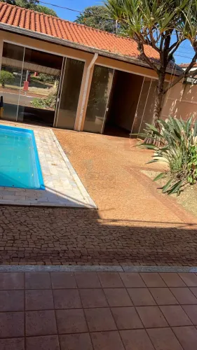 Casa sobrado na cidade de Cravinhos com 300M² localizada no Centro da cidade;