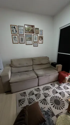Sofá retrátil grande e confortável