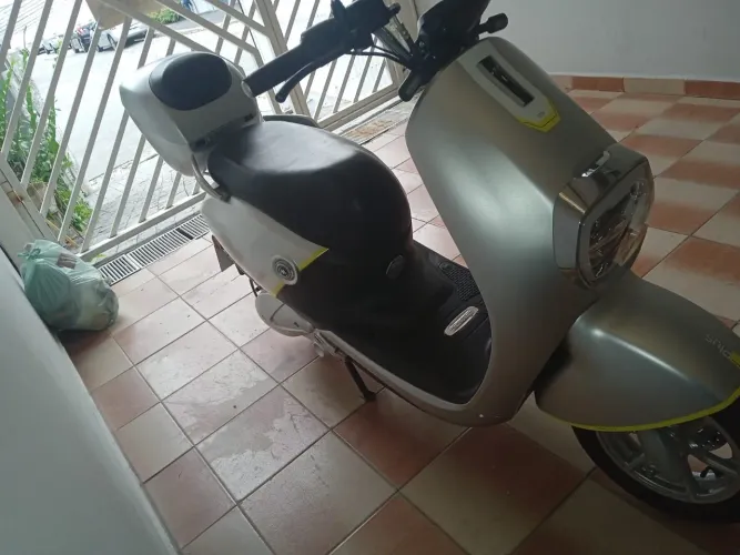 Scooter eletrônica aima 