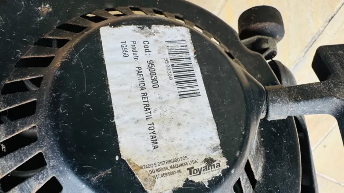 Vendo gerador Toyama - partida retrátil - corrente continua 12 V - 8.3 A