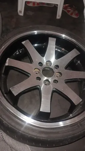 Vendo aro 17 completo com os 4 pneus 