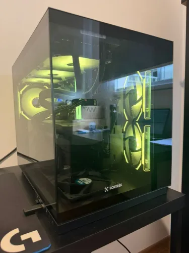 PC GAMER- Ryzen 7 7800X3D, 32GB RAM DDR5 XPG Lancer Blade 6000MHZ, B650M, RTX 5070 Shadow