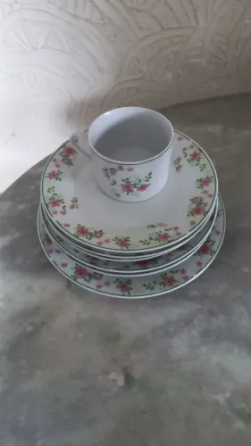 Kit de porcelana de primeira florido