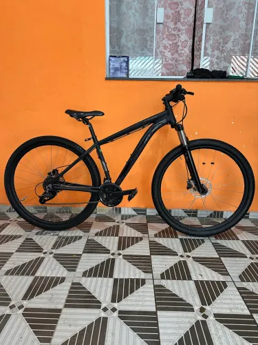 BIKE ROCKRIDER ST100 ARO 29 PRETA | MICROSHIFT | FREIO A DISCO