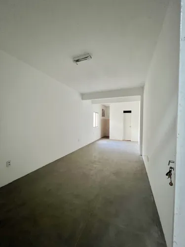 VENDO SALA NA AVENIDA AGUANAMBI