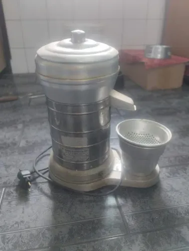 Espremedor De Frutas Industrial Em Inox - Alta Produção Para Sucos