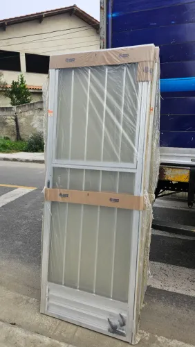 Porta de Alumínio brilho 210x80 cm com Vidros 