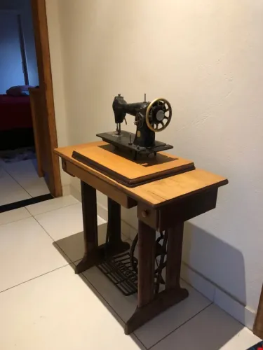 Máquina de Costura Singer 