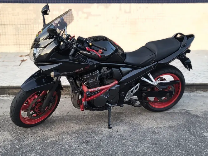 Suzuki Bandit 650 A de procedência e baixo km