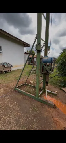 Máquina de furar poço 
