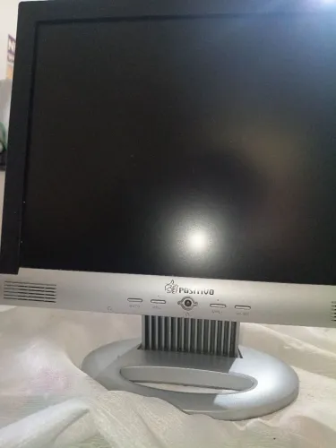 Marca: PositivoModelo / Tipo: Monitor LCD 15